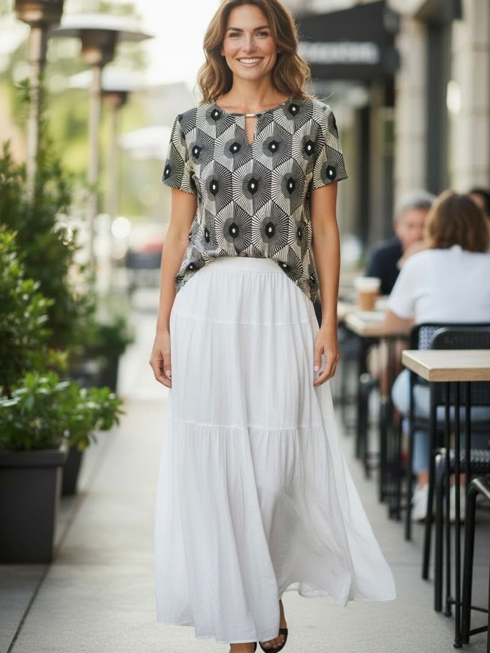 Geometric Print Short Sleeve Tee in Black and White - Picture 1 of 4